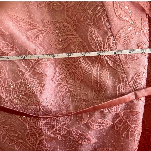 JJ House pink sequins WOMENS 26/28 With lace and sequins all over built …🫶 - Picture 8 of 10